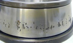 трещины / отслаивание подшипника